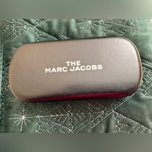 BRAND NEW! !!!  MARC JACOBS “HARD”EYEWEAR/SUNGLASSES CASE w/CLEANING CLOTH